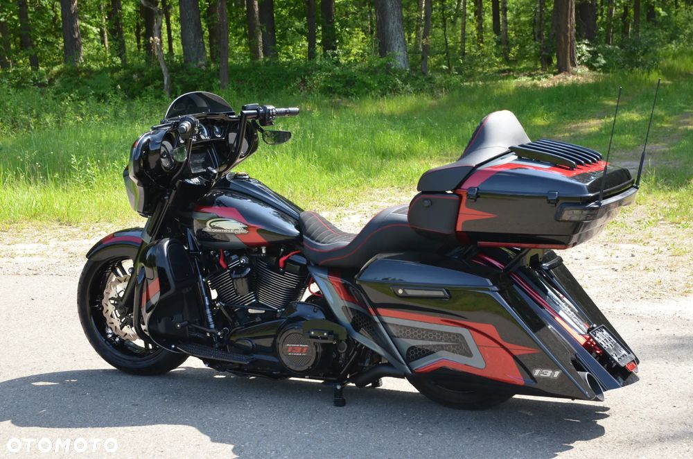 Harley-Davidson Touring Street Glide - 34