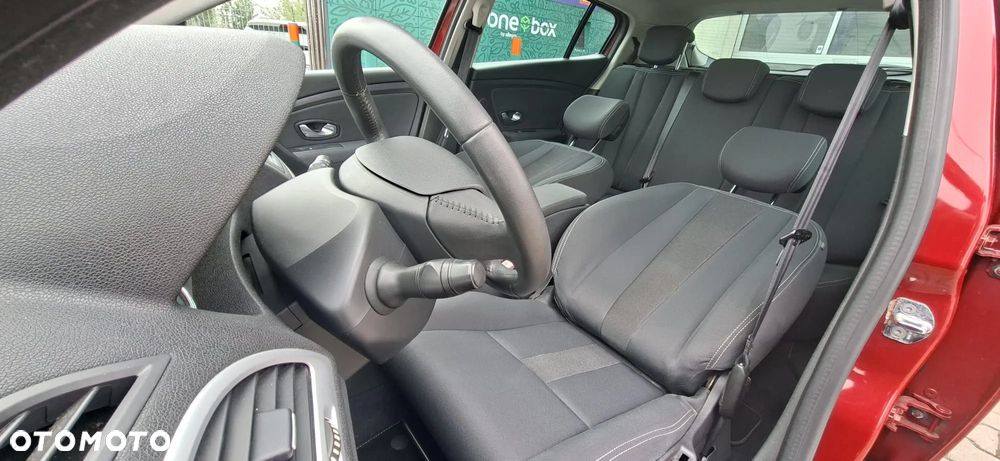 Renault Megane TCe 180 GT - 19