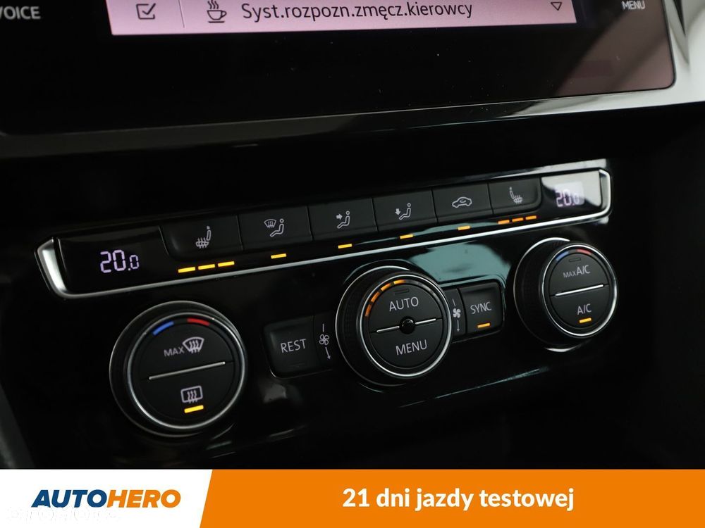 Volkswagen Passat - 25