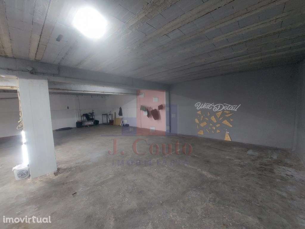 Loja com Garagem junto avenida 1º de Maio - Grande imagem: 4/18