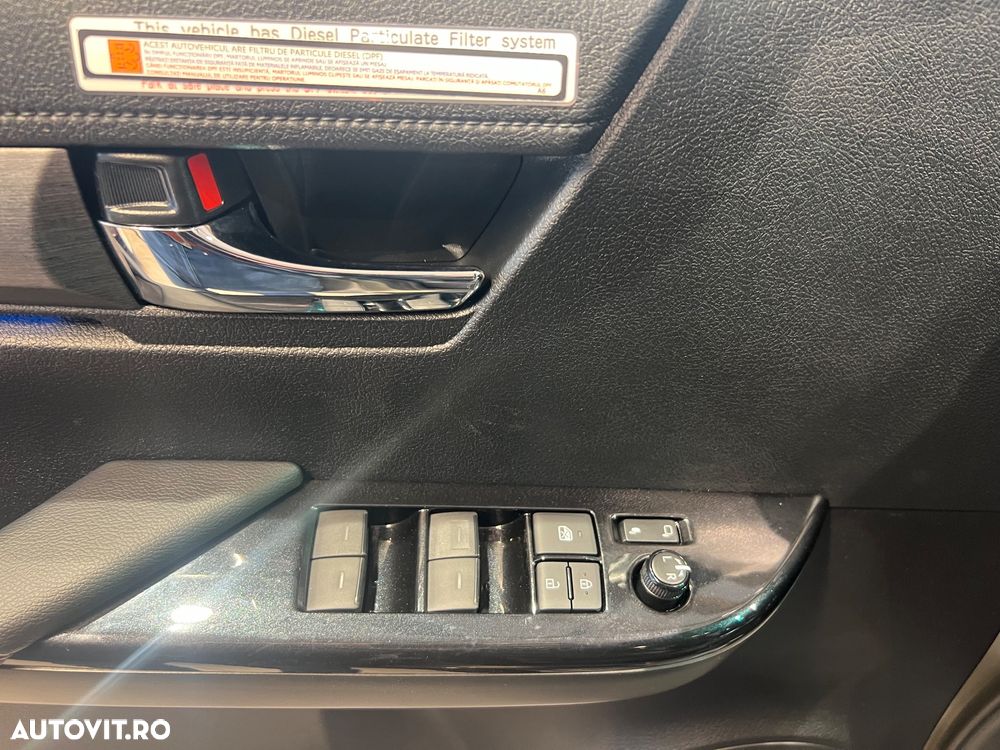 Toyota Hilux 2.8D 204CP 4x4 Double Cab AT MHEV Invincible - 13