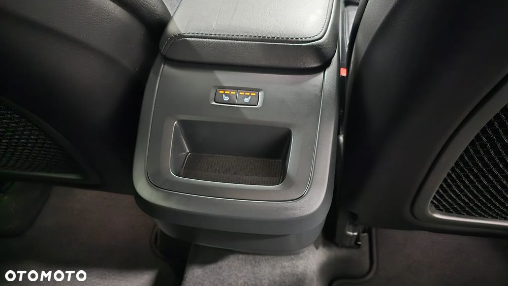 Volvo XC 60 B4 D Plus Dark - 16