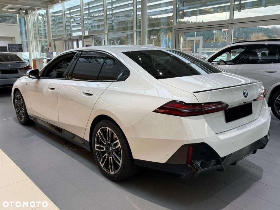 BMW Seria 5 520d xDrive mHEV M Sport - 6