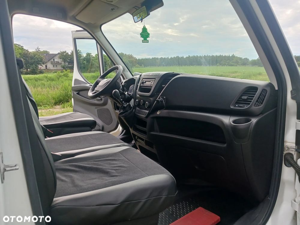Iveco Daily 35S11 E5 Izoterma 2016r Chłodnia 289 tyś km Mroźnia Agregat zasilanie zew 230V - 30