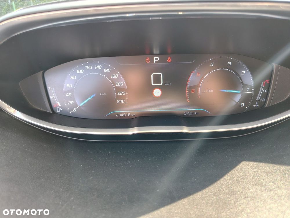 Peugeot 5008 1.6 BlueHDI Allure S&S EAT6 - 21