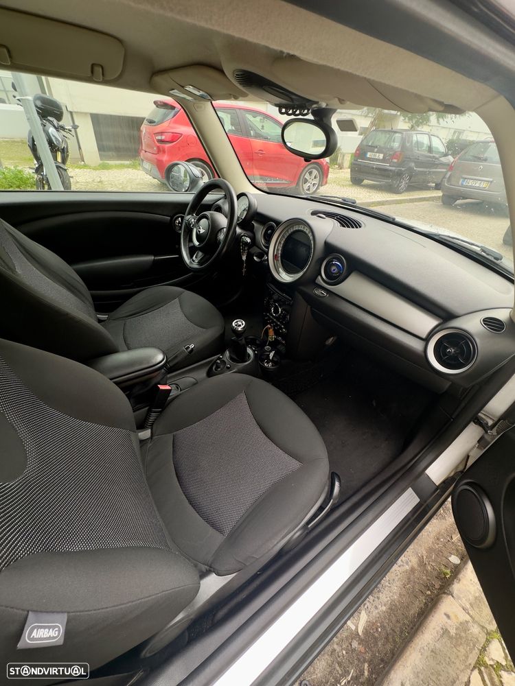 MINI 3 Portas Cooper D - 7
