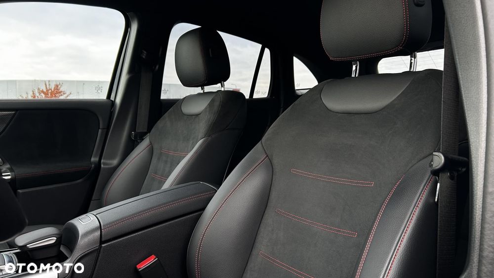 Mercedes-Benz GLA - 12