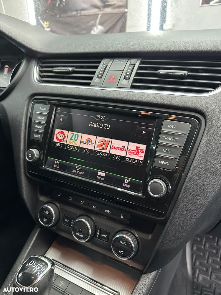 Skoda Octavia 1.6 TDI DSG Style - 4