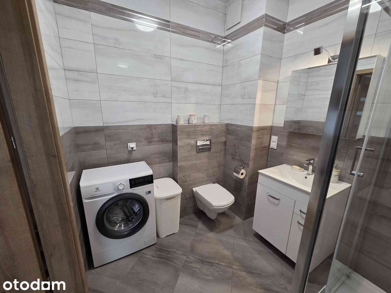 Dwupokojowy apartament blisko metra, miejsce garażowe.