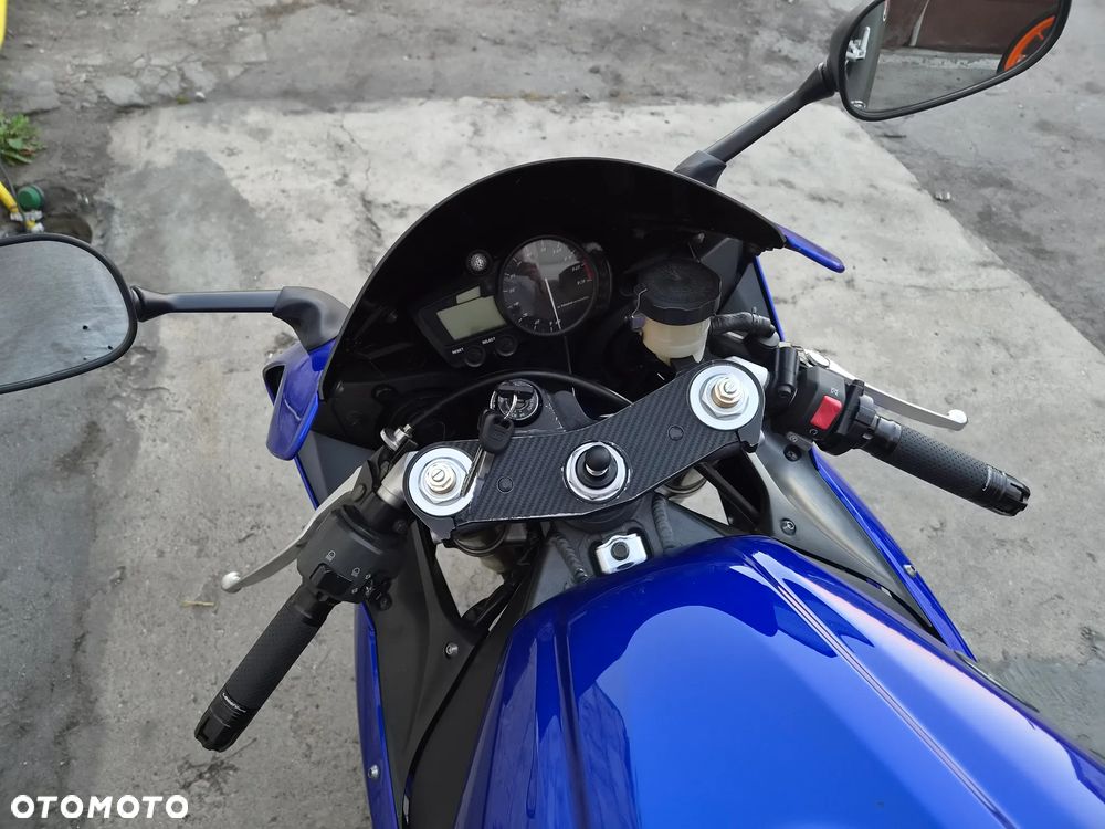 Yamaha R1 - 13