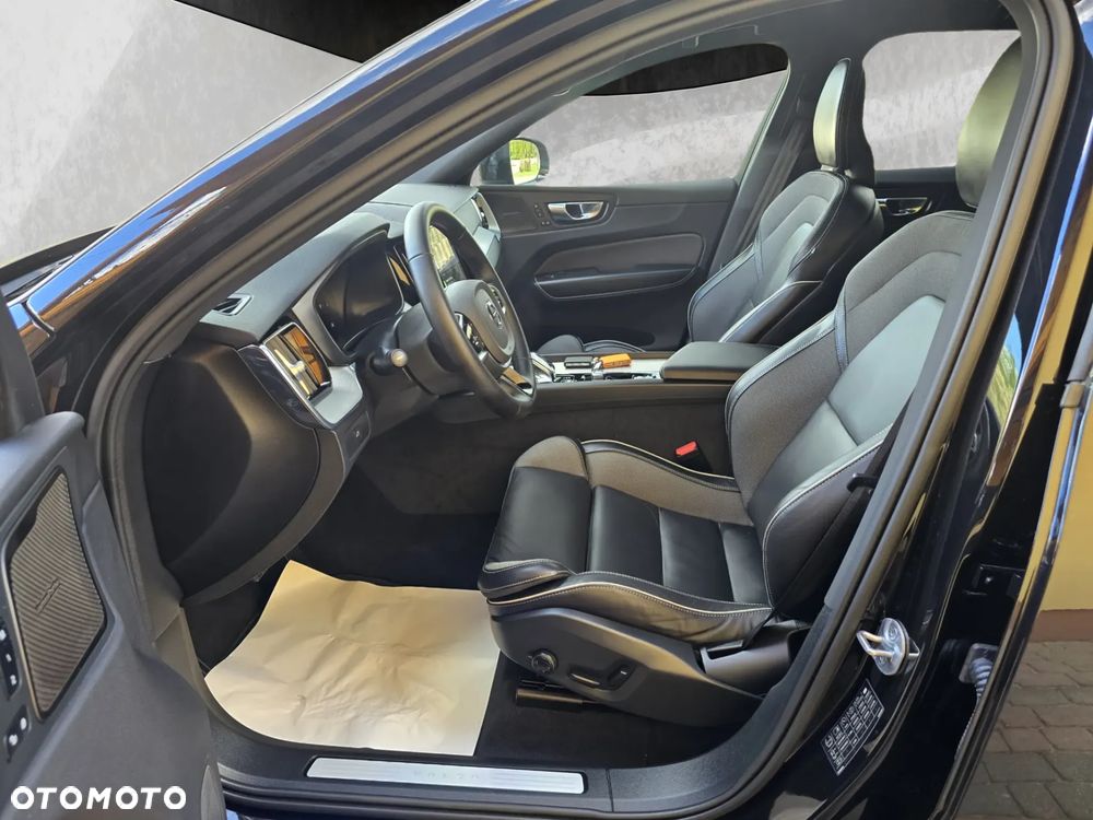 Volvo XC 60 B5 B AWD Plus Black Edition - 9