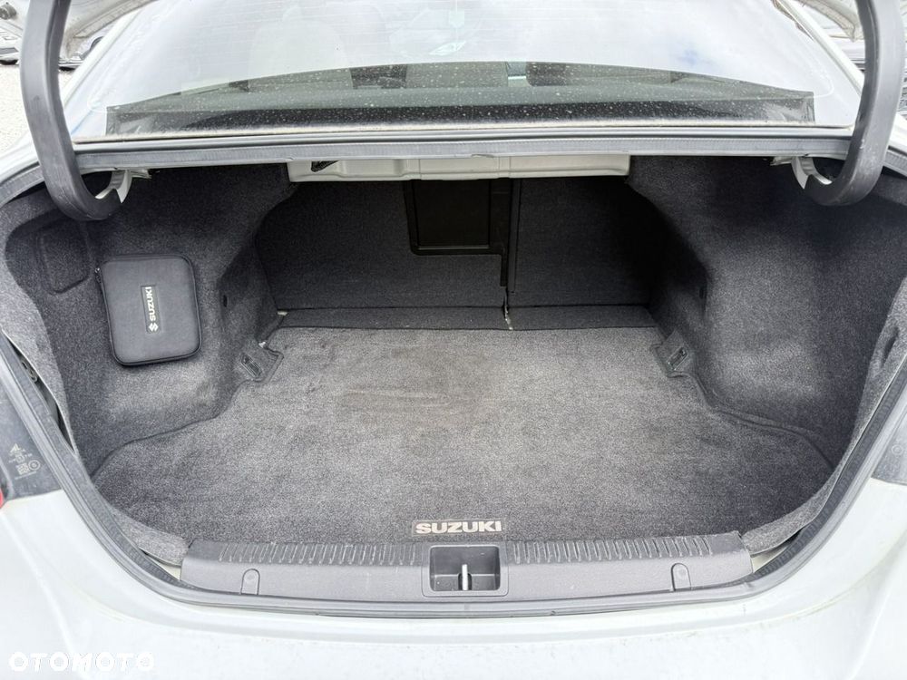 Suzuki Kizashi 2.4 4x4 CVT Sport - 25