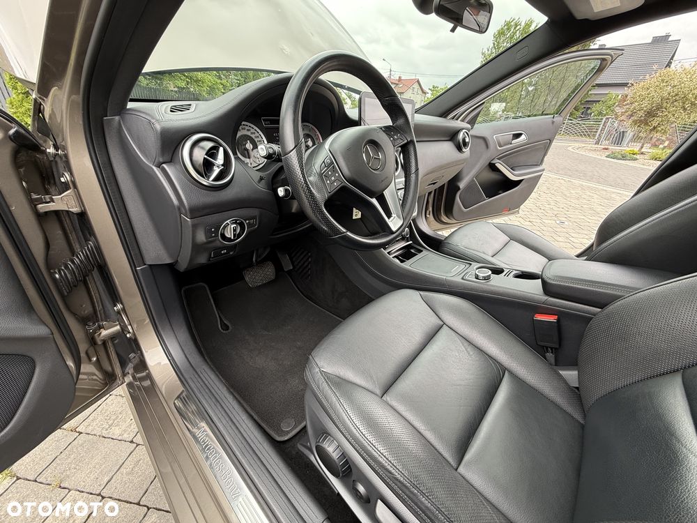 Mercedes-Benz Klasa A 180 (BlueEFFICIENCY) 7G-DCT Urban - 26