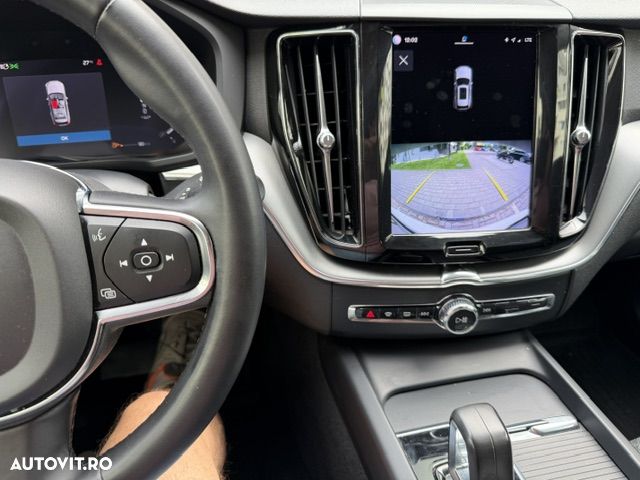 Volvo XC 60 B4 MHEV AT8 FWD Momentum Pro - 5