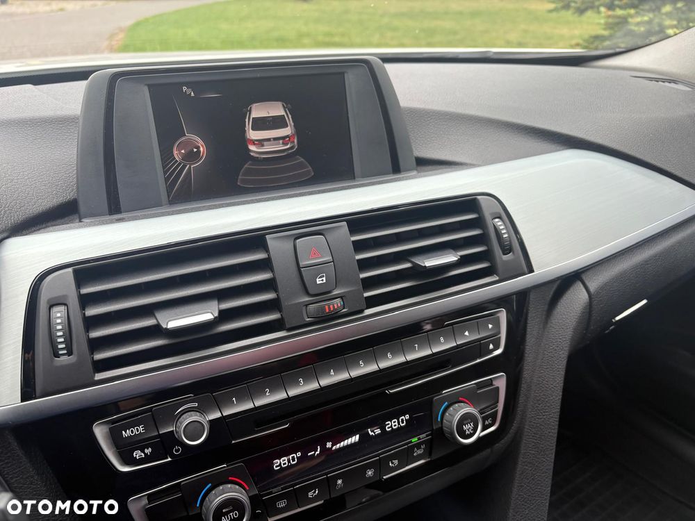 BMW Seria 3 318i M Sport - 11