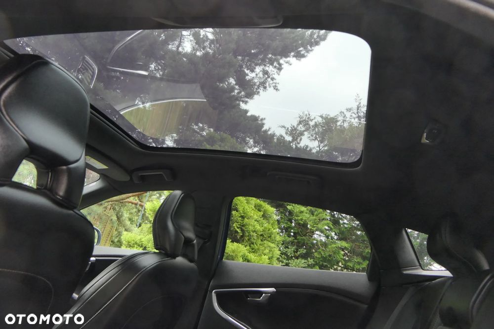 Volvo V40 D3 Drive-E SCR R-Design Momentum - 18