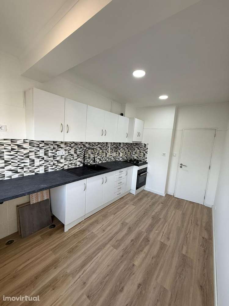 Apartamento t2 para arrendamento completamente remodelado, Quinta da L - Grande imagem: 3/12