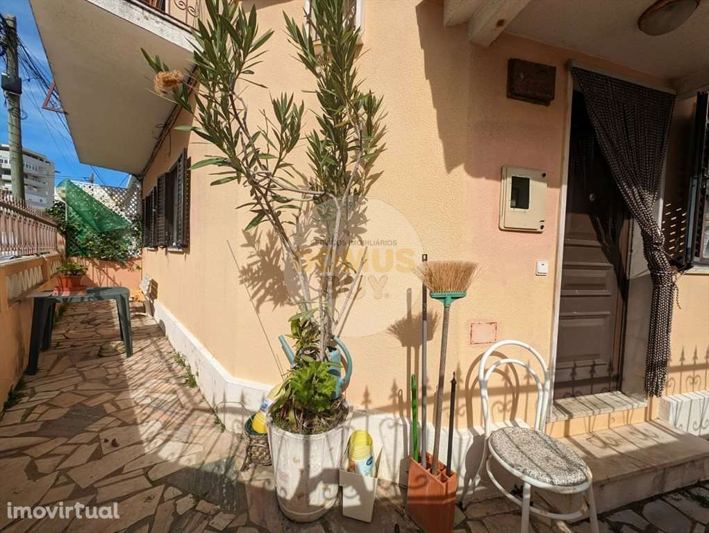 Moradia  2 pisos + sótão - 200 m da Praia- Costa da Caparica - Grande imagem: 2/45