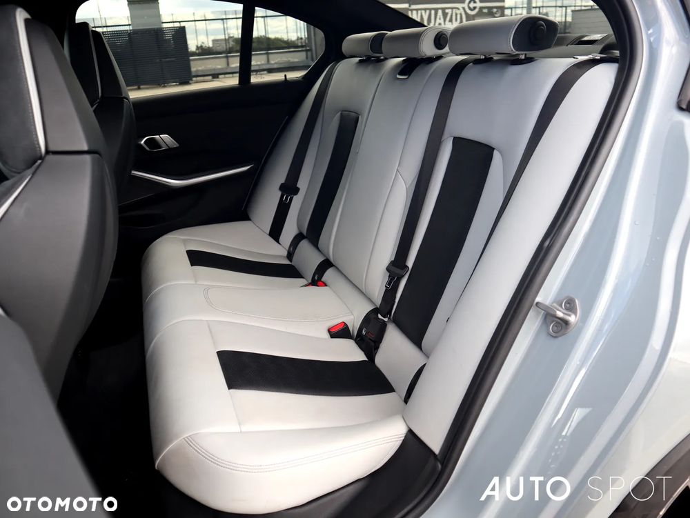 BMW M3 M Competition xDrive sport - 39