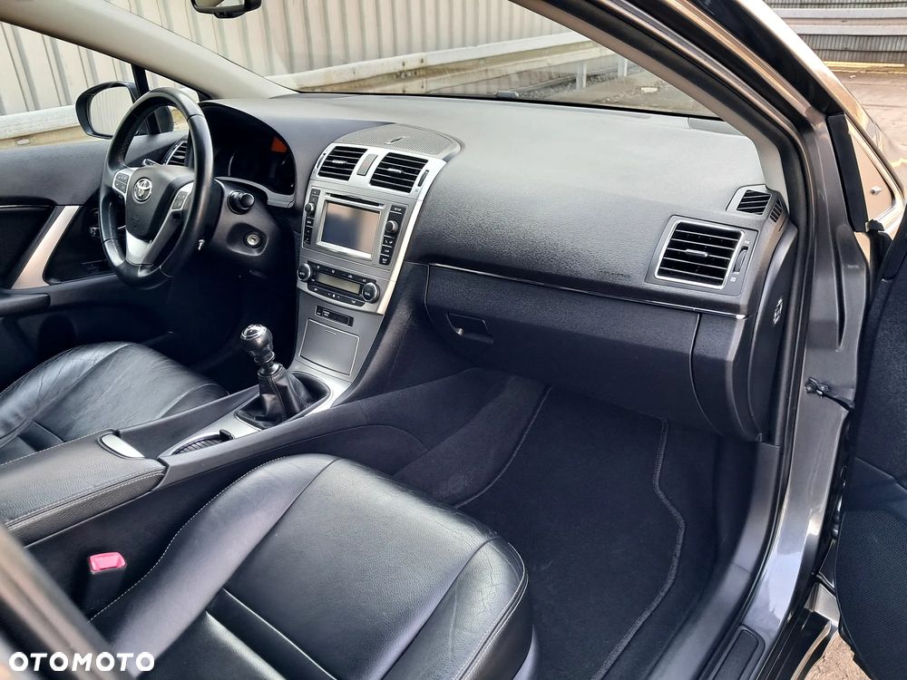 Toyota Avensis 2.0 D-4D Executive - 17