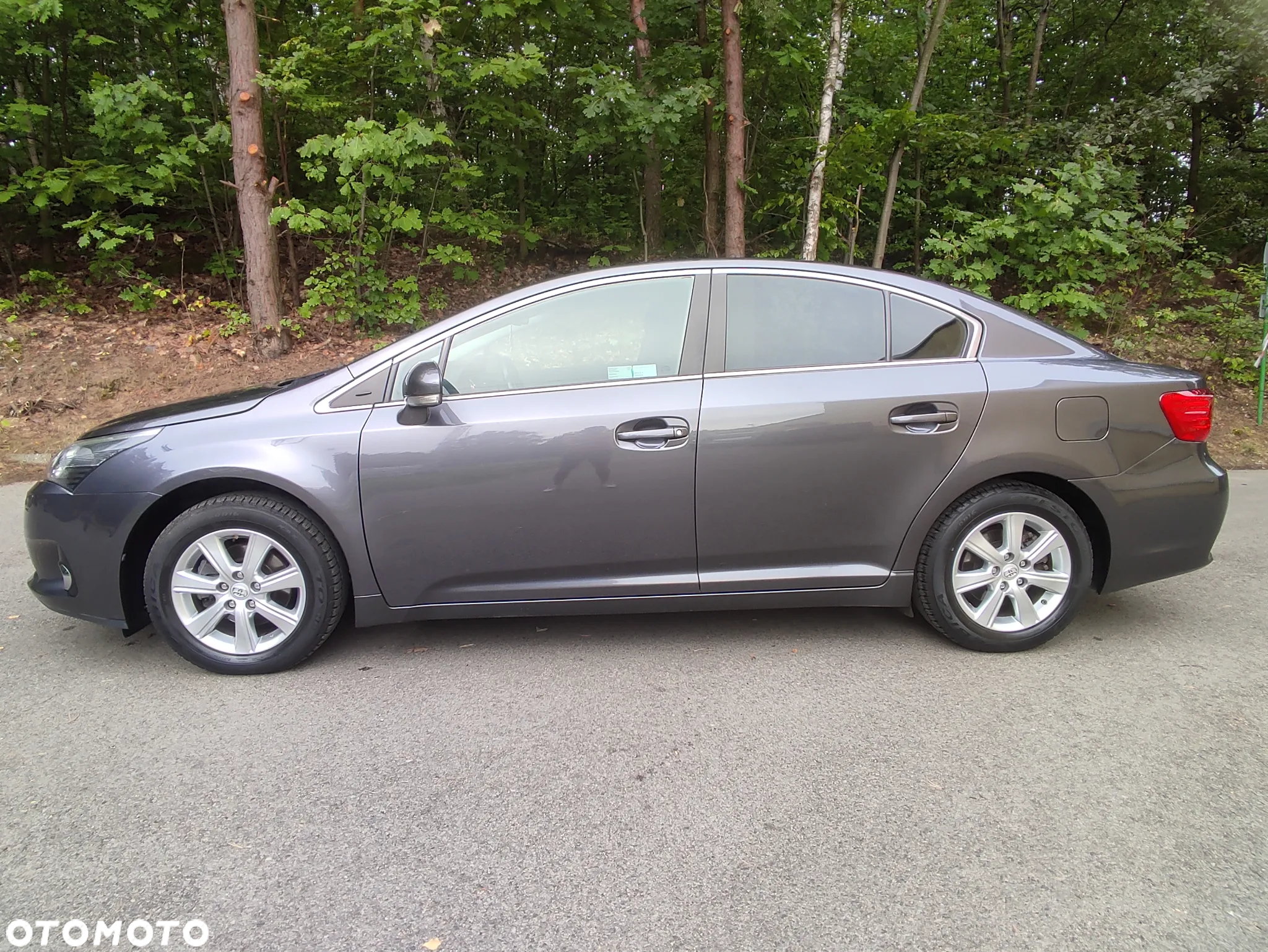 Toyota Avensis 1.8 Premium - 12