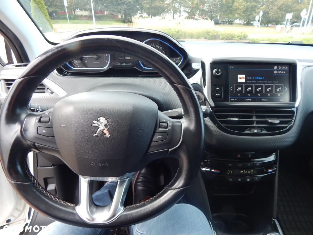 Peugeot 2008 1.2 Pure Tech GPF Allure S&S - 22