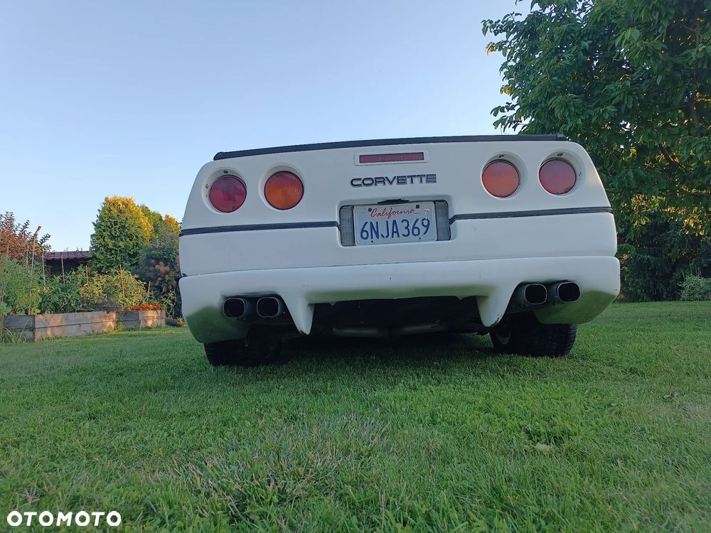 Chevrolet Corvette - 4