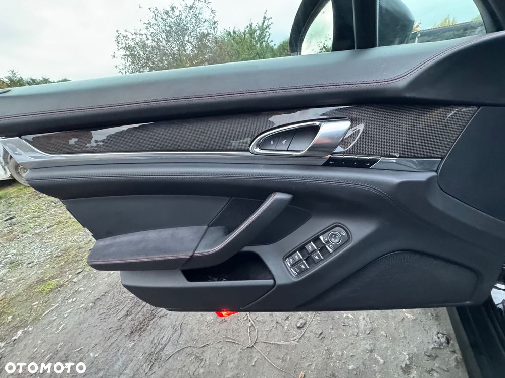 Porsche Panamera GTS PDK - 27