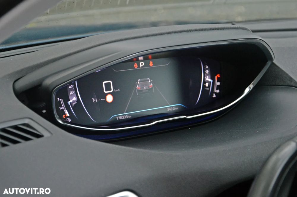 Peugeot 3008 1.5 BlueHDI 130 EAT8 Allure Pack - 30