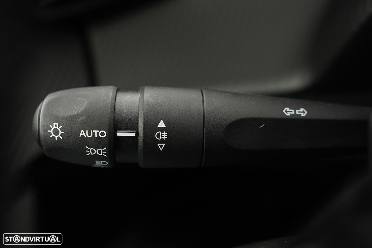Peugeot 2008 1.2 PureTech Allure - 16