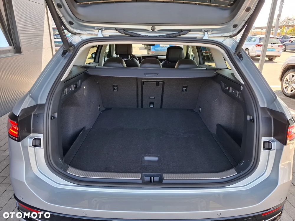 Volkswagen Passat Variant 2.0 TDI SCR DSG Elegance - 14