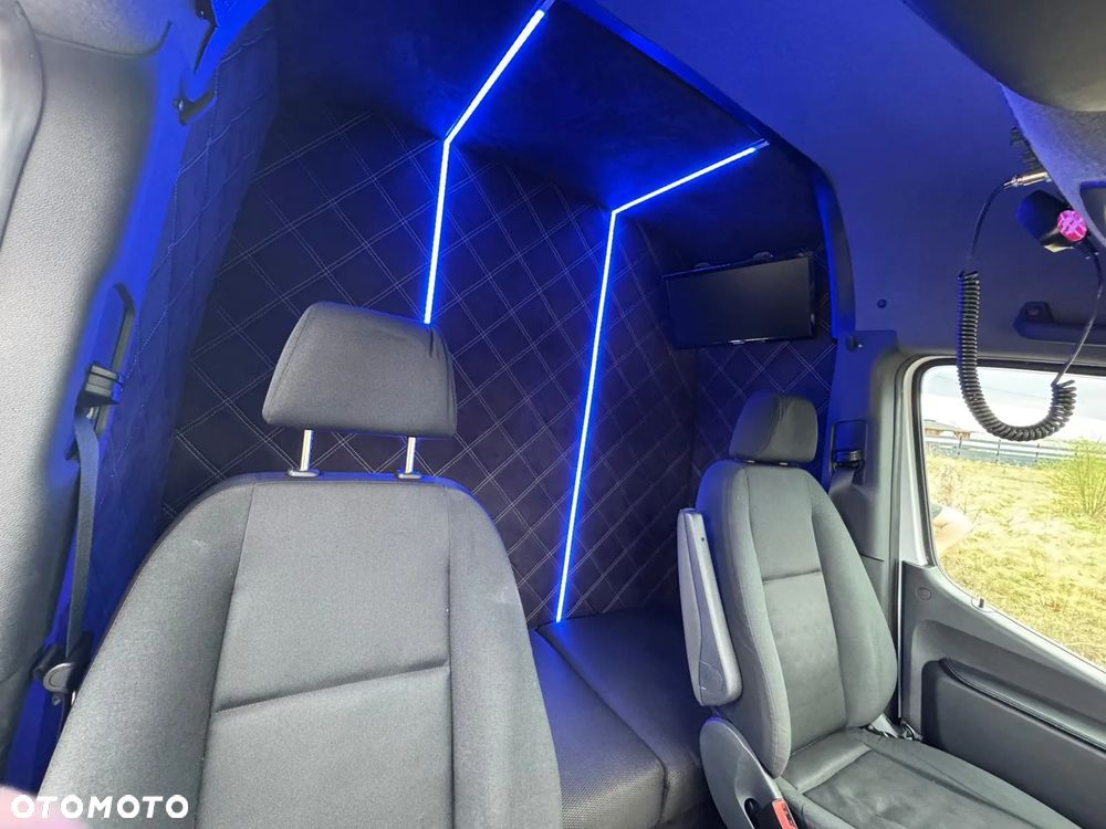 Mercedes-Benz Sprinter - 10