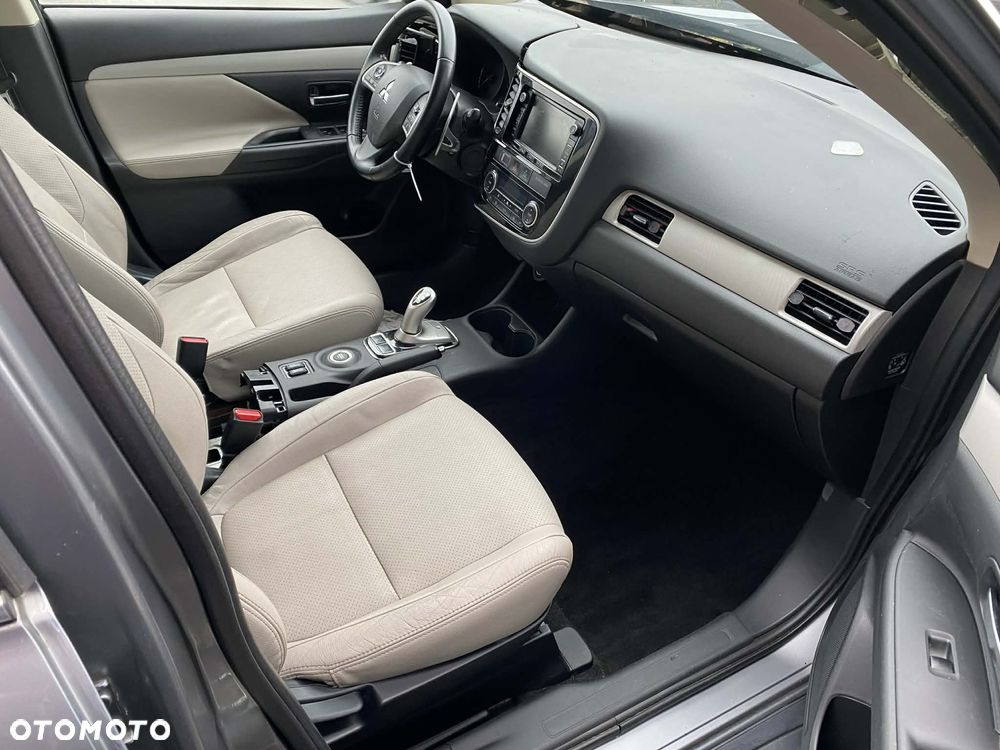 Mitsubishi Outlander 2.4 4WD - 14