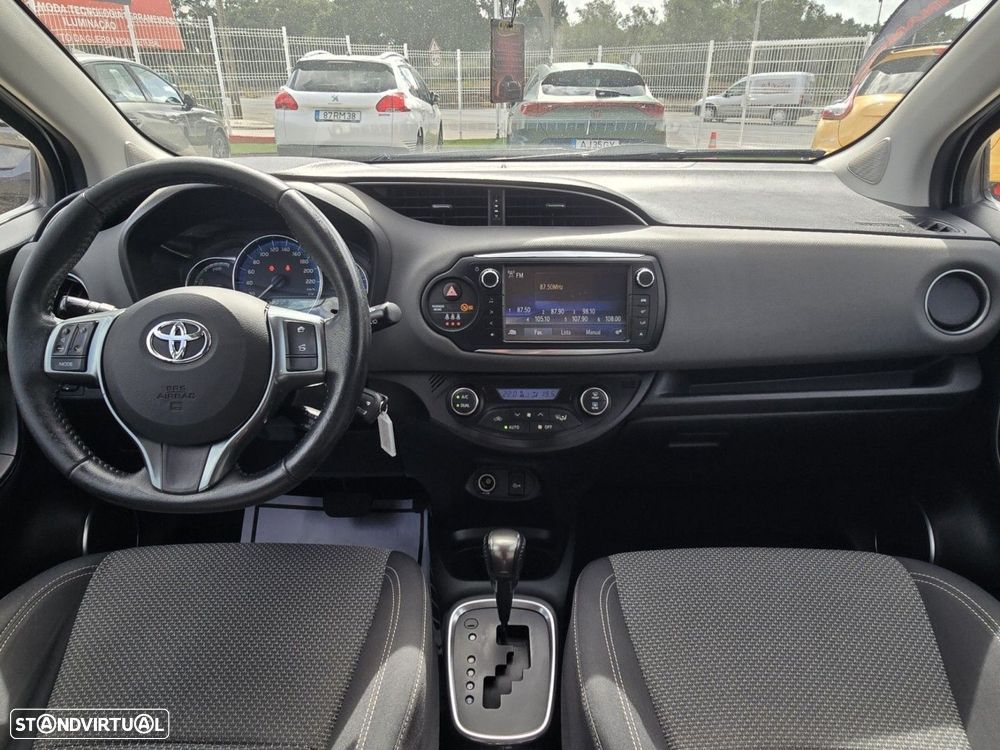 Toyota Yaris 1.5 HSD Comfort - 14