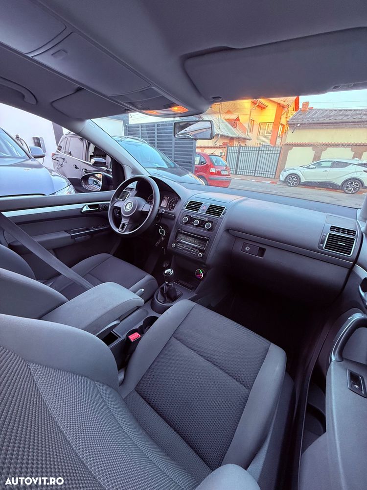Volkswagen Touran - 14