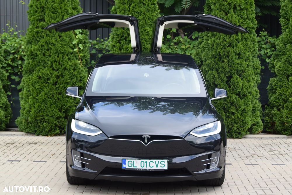 Tesla Model X - 3