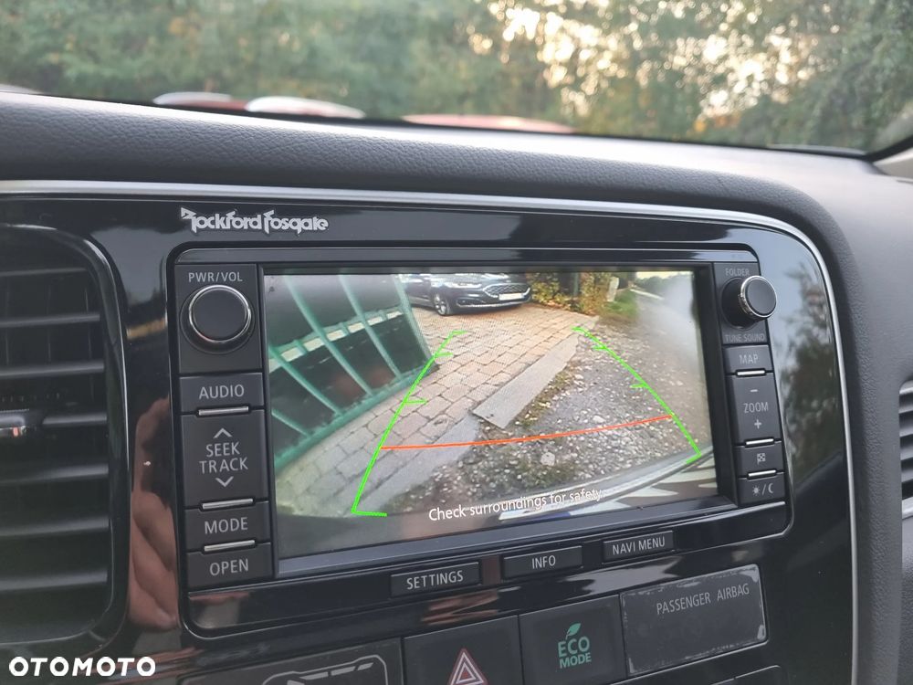 Mitsubishi Outlander Instyle NAVI + - 34