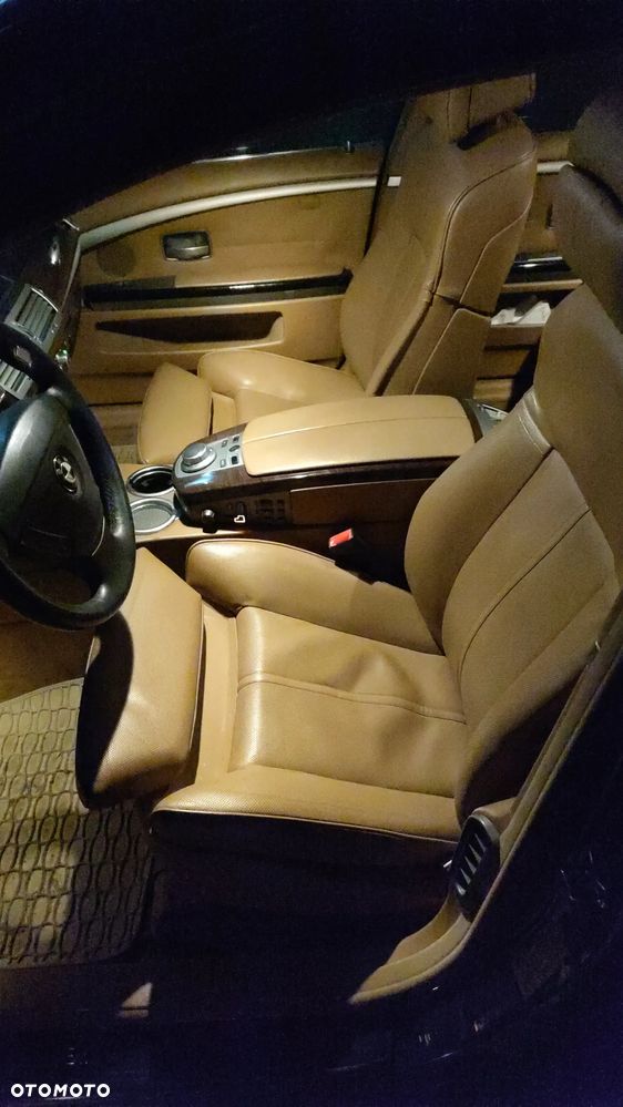 BMW Seria 7 750i - 14