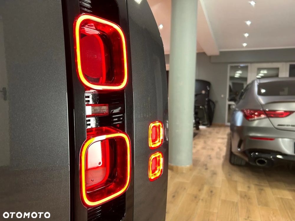 Land Rover Defender 3.0 D250 mHEV X-Dynamic HSE - 13