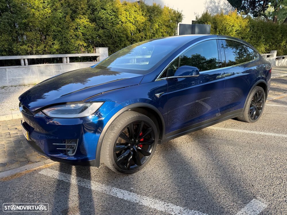 Tesla Model X - 10