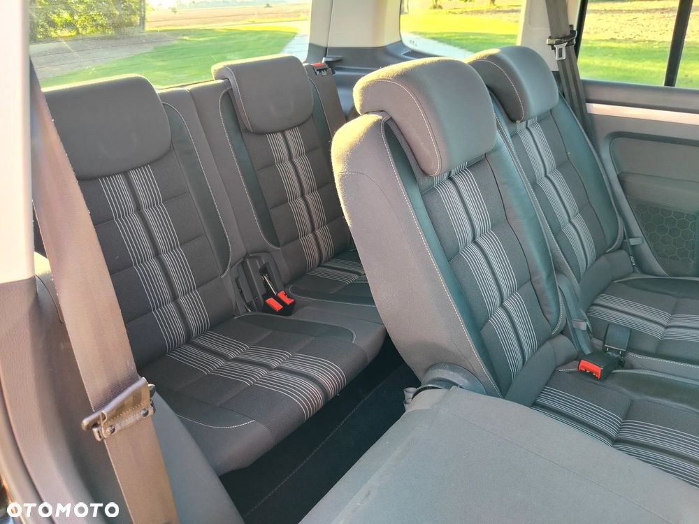 Volkswagen Touran - 8