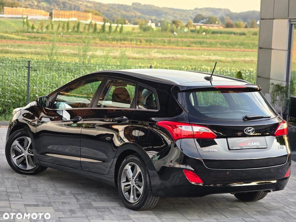 Hyundai i30 Kombi 1.6 GDi DCT Premium - 13