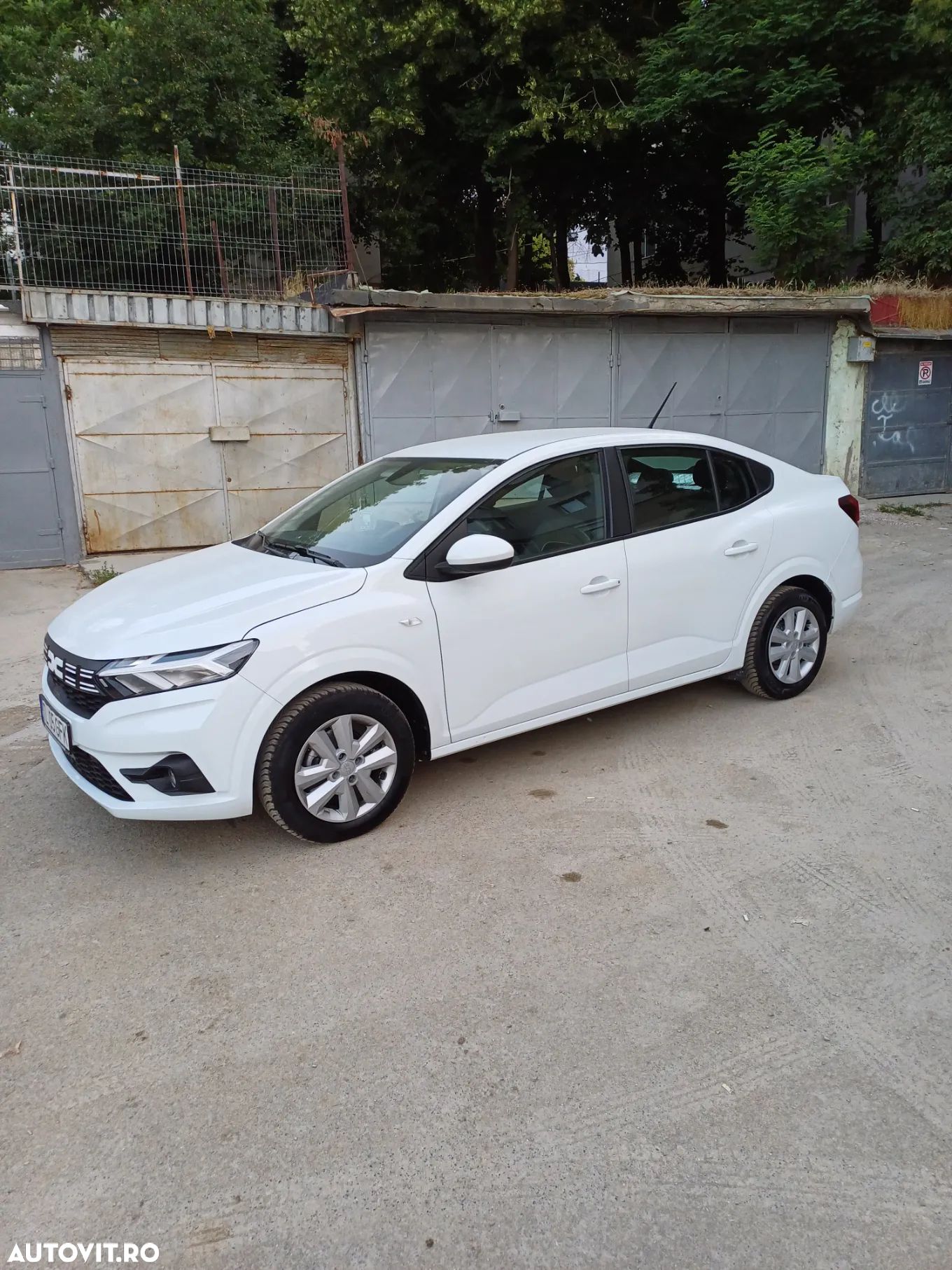 Dacia Logan TCe 90 MT5 Expression - 1