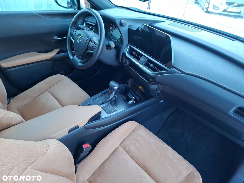 Lexus UX - 9