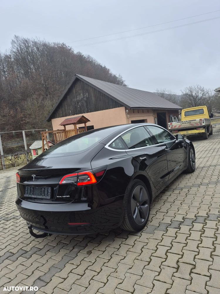 Tesla Model 3 - 3