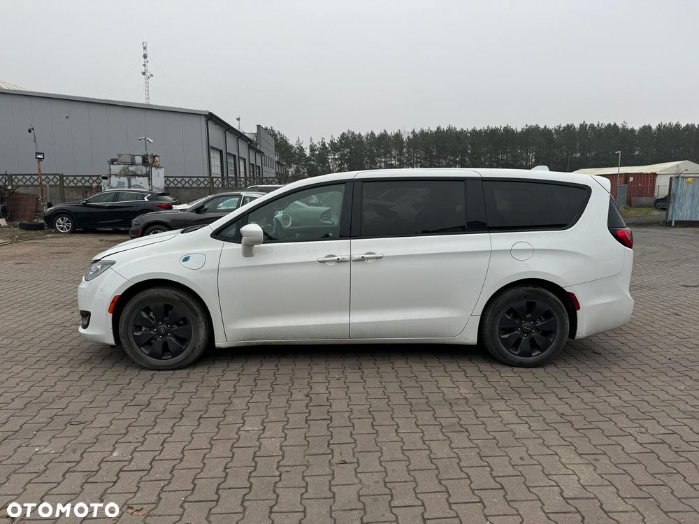 Chrysler Pacifica - 1