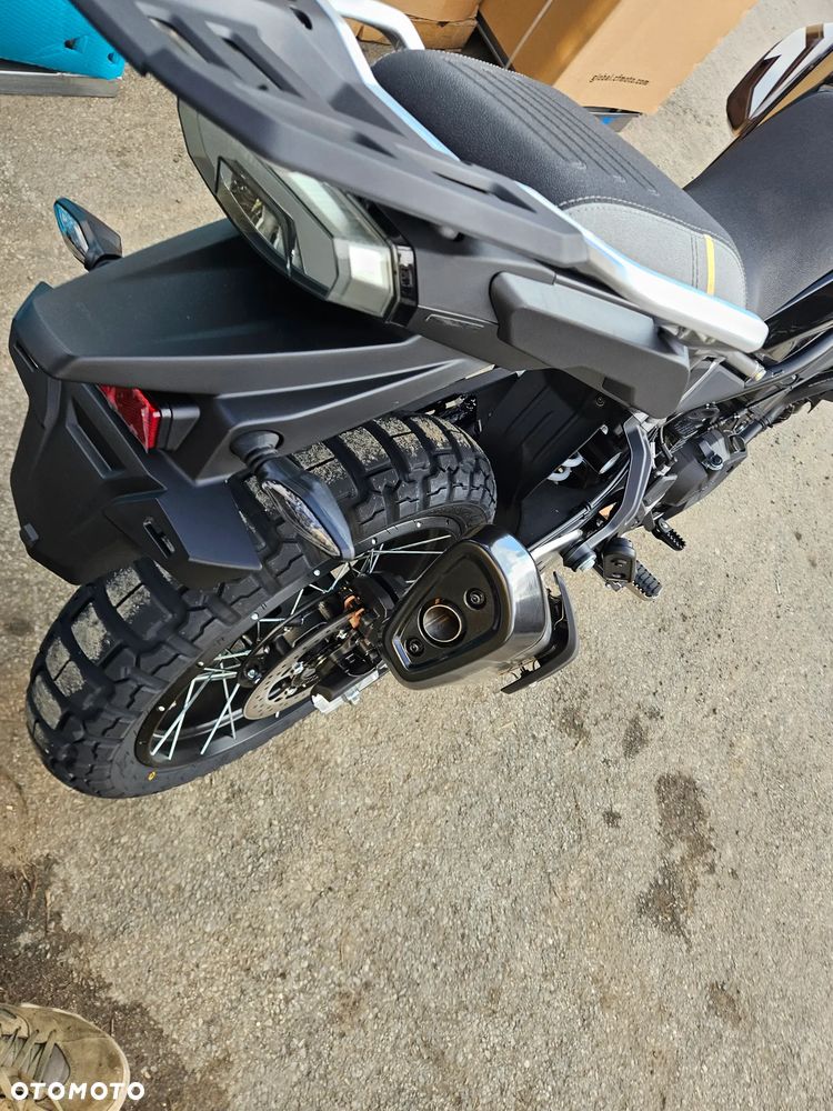 CFMoto MT - 16