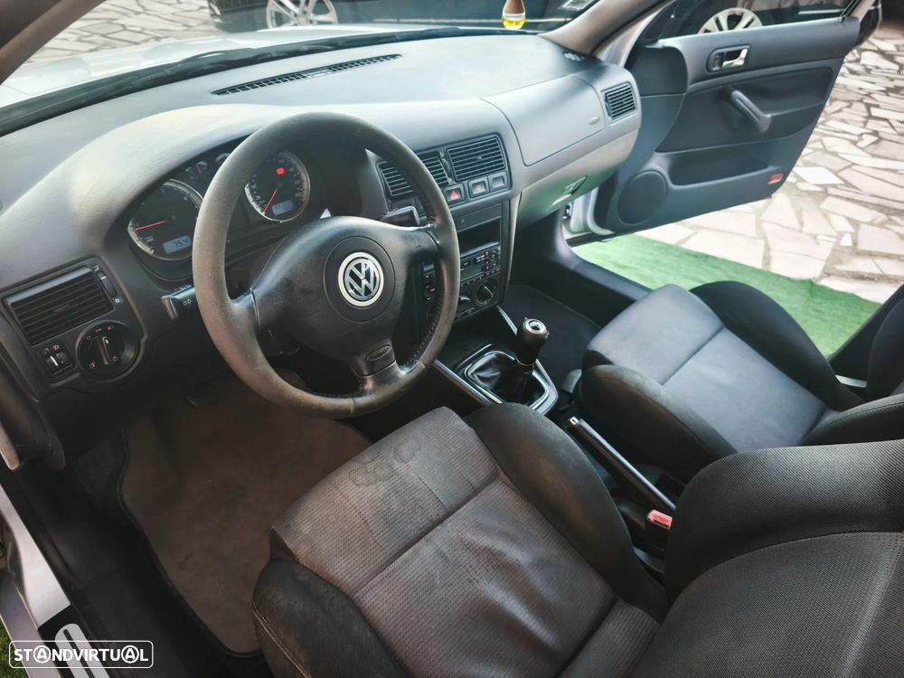 VW Golf 1.9 TDi 25 Anos - 9