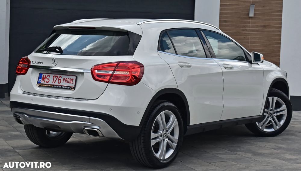 Mercedes-Benz GLA 200 7G-DCT Urban - 3