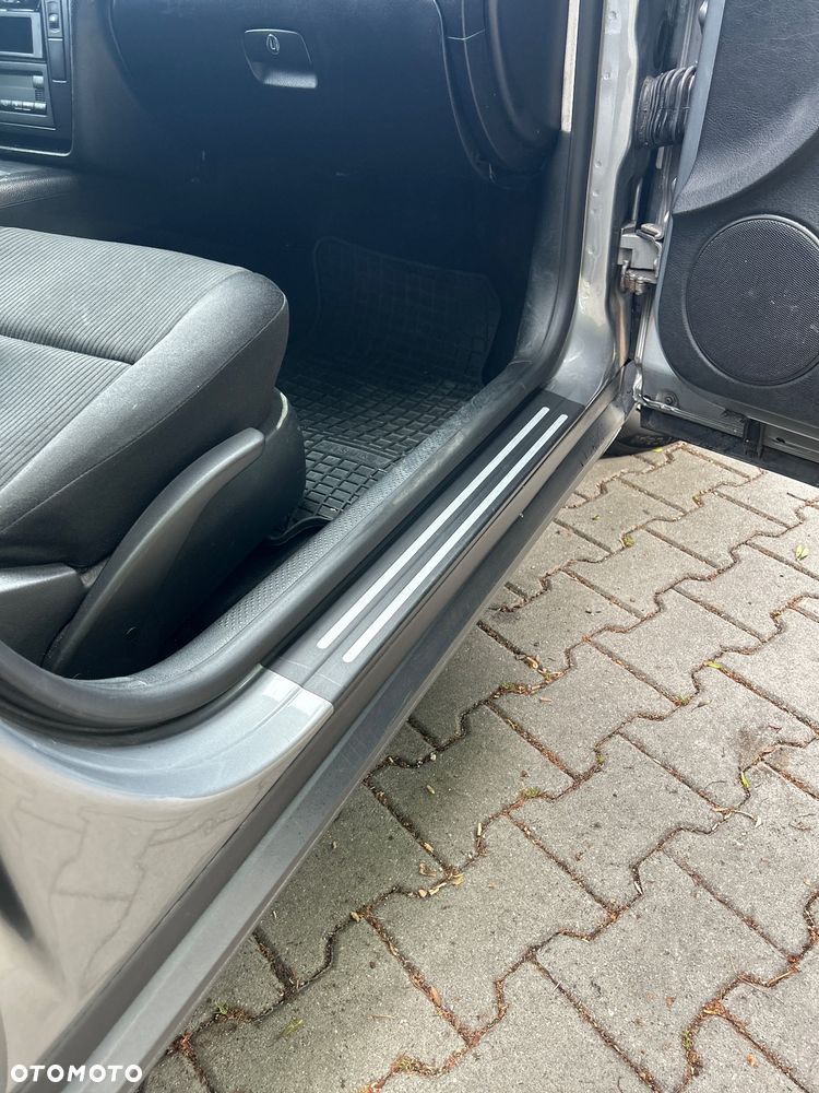 Volkswagen Passat 1.9 TDI Comfortline - 11